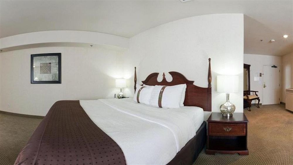 Holiday Inn Selma - Swancourt Екстериор снимка